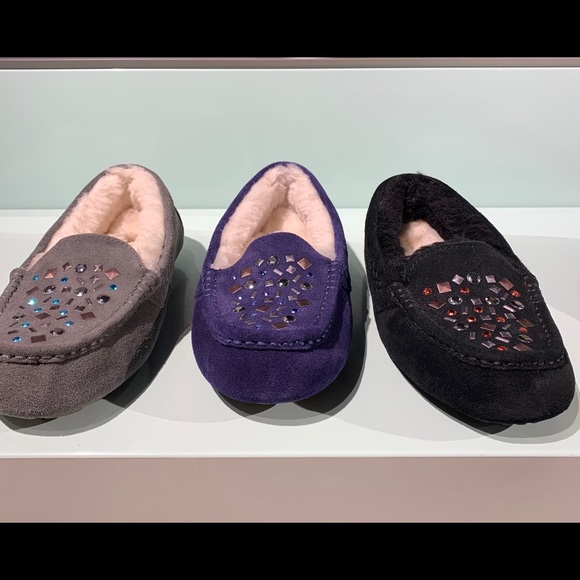 UGG Ansley Stud II Moccasin - Picture 11 of 12